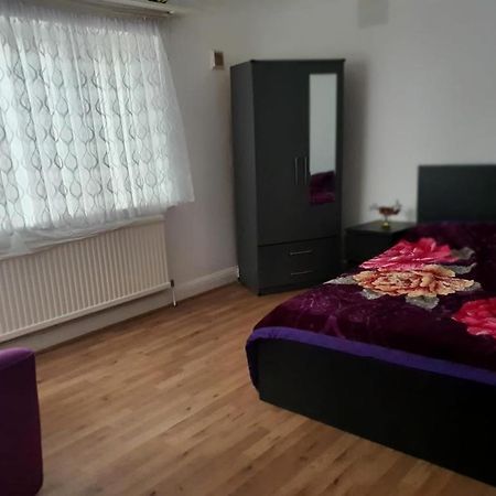 Grey Double Bedroom Лондон Екстер'єр фото
