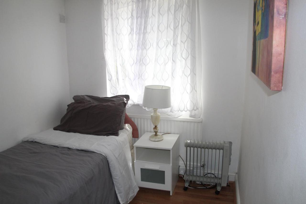 Grey Double Bedroom Лондон Екстер'єр фото