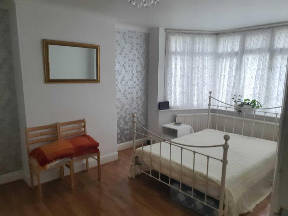 Grey Double Bedroom Лондон Екстер'єр фото