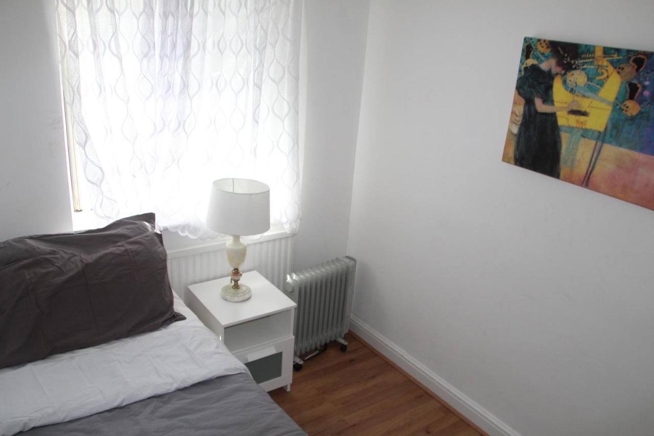 Grey Double Bedroom Лондон Екстер'єр фото